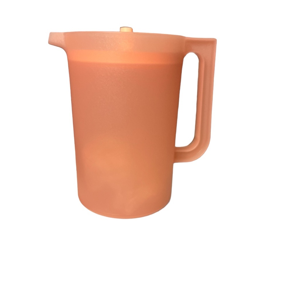 NEW TUPPERWARE classic 2 quart pitcher